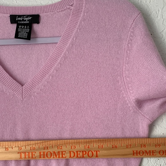 Lord & Taylor Cashmere Light Violet V-Neck Long Sleeve Women’s Sweater Size M - Picture 3 of 8